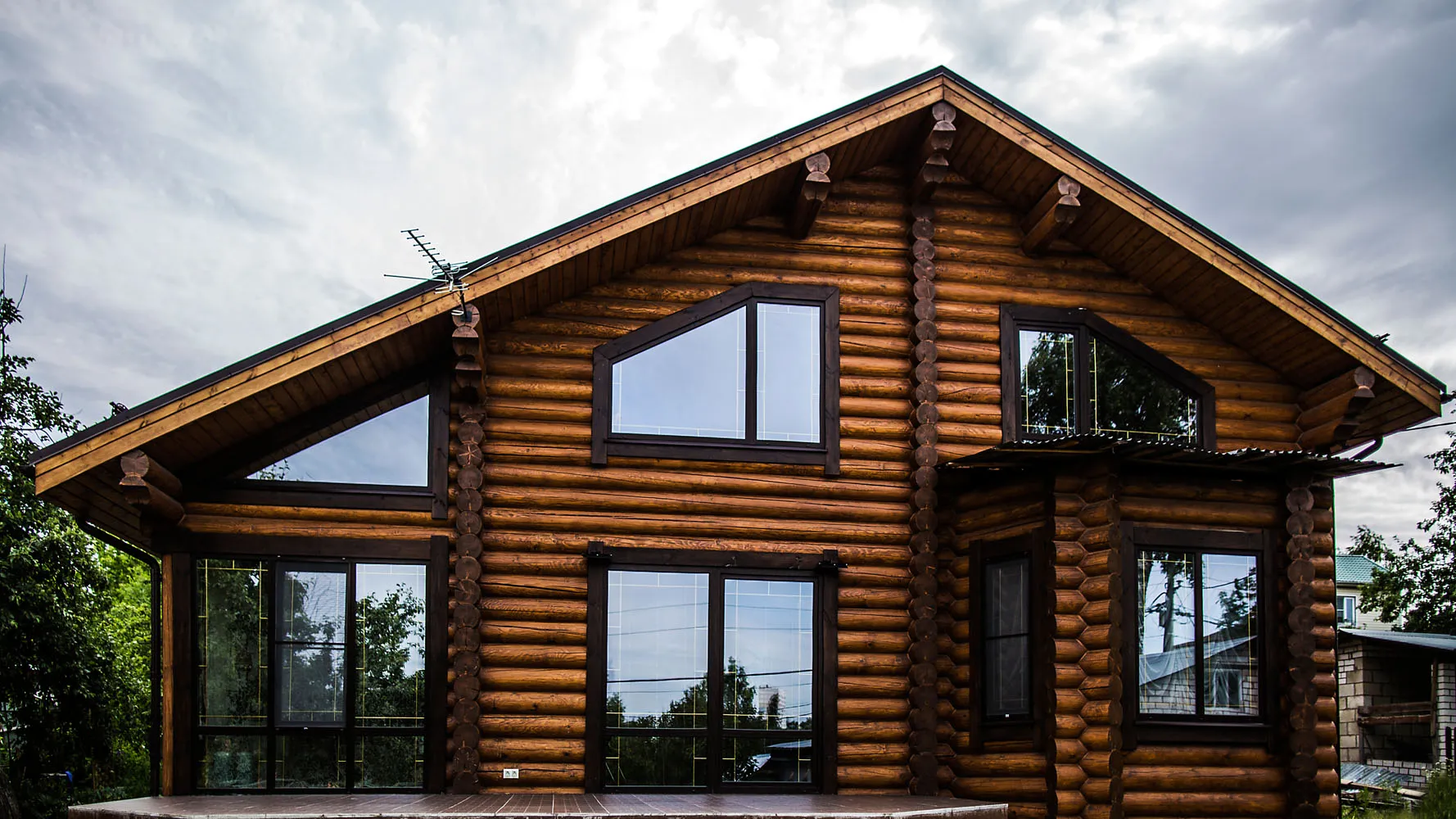 foto-trapetsievidnye-okna-1