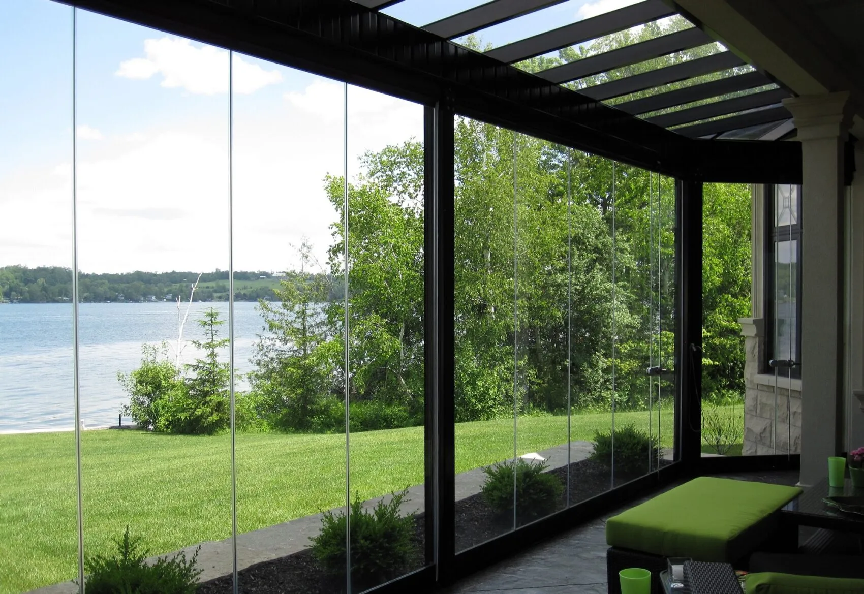 tipy-bezramnogo-ostekleniya