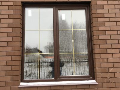 1651015657_2-na-dache-pro-p-korichnevoe-okno-s-zolotoi-raskladkoi-foto-2